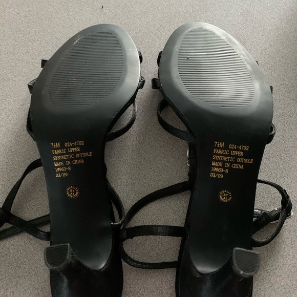 Strappy sandals with rhinestone embellishments - Picture 3 of 3